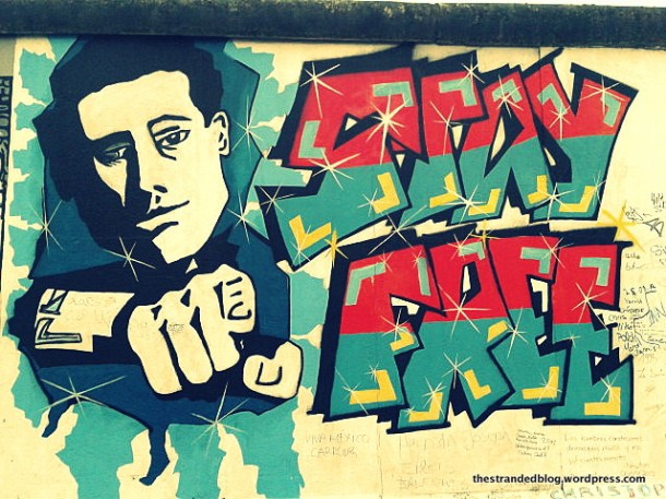 stay free murales muro di Berlino